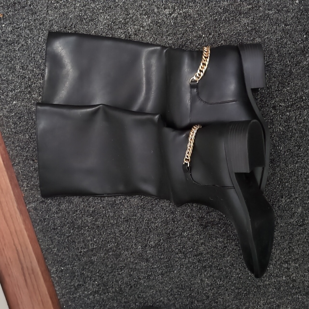 Express Chain Riding Boots